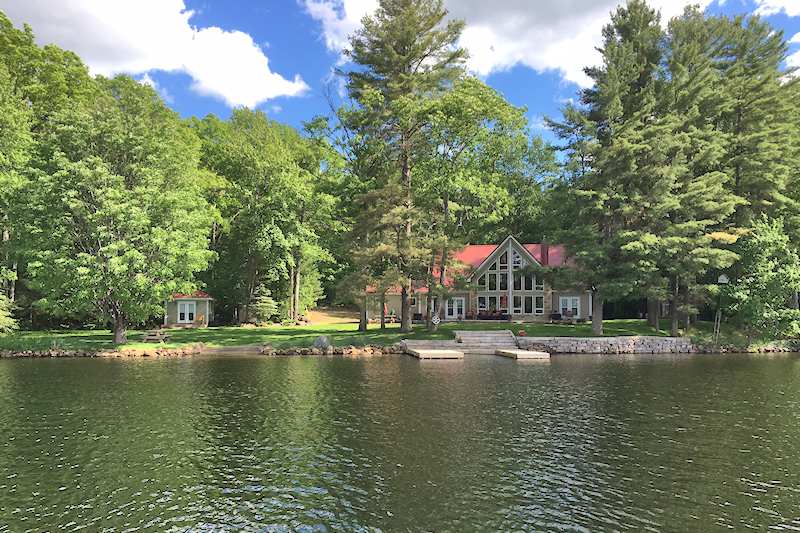 Waterfont Cottage On Pristine Kasshabog Lake