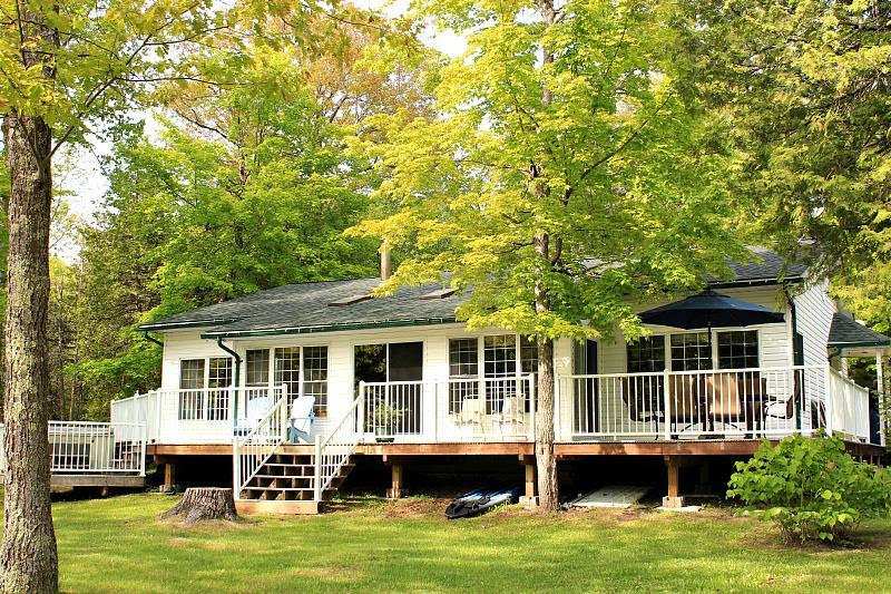 Kawartha Cottage On Crowe River With Hot Tub