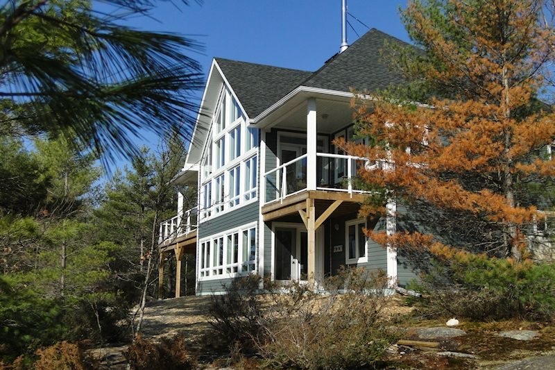 Luxury Setting On Severn River Canadian Shield Rock