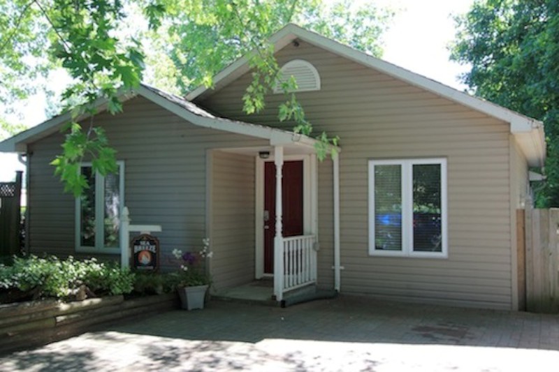 Have A Great Vacation Rental At This Colborne Cottage Located On