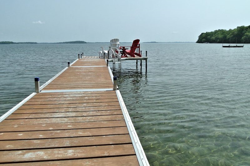 Traditional Lake House On Lake Simcoe Near Orillia