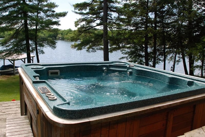 5 Bedroom Cottage Rental On Gloucester Pool With Hot Tub